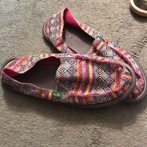 Beautiful Aztec sanuk loafers